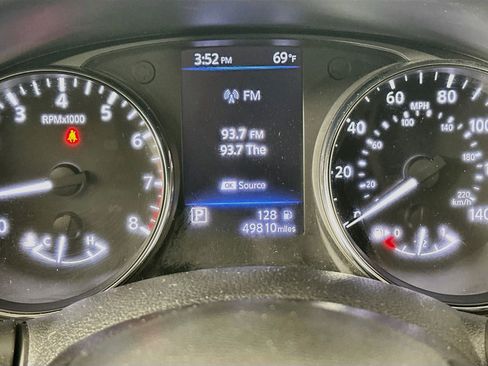 Used 2018 Nissan Rogue SV FWD image 18