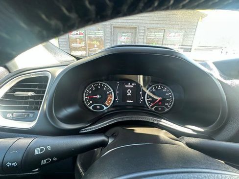 Used 2020 Jeep Renegade Latitude w/ Cold Weather Group image 11