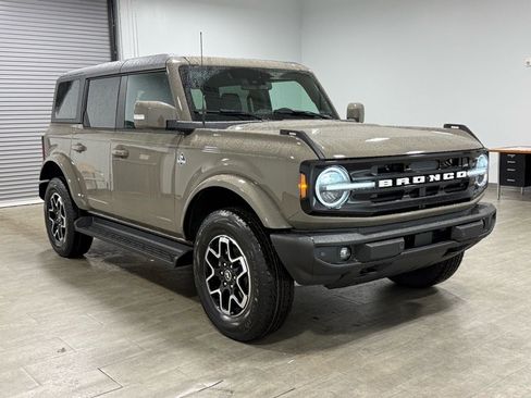 New 2025 Ford Bronco Outer Banks image 2