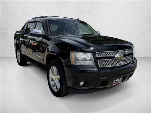 Used 2011 Chevrolet Avalanche LTZ AWD/4WD image 3