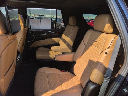 Certified 2024 Cadillac Escalade Premium Luxury w/ Performance Package image 25