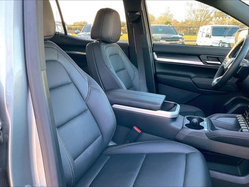 Used 2026 GMC Terrain Elevation w/ Elevation Premium Package image 16