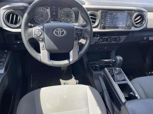 Used 2017 Toyota Tacoma SR5 w/ Tow Package image 10