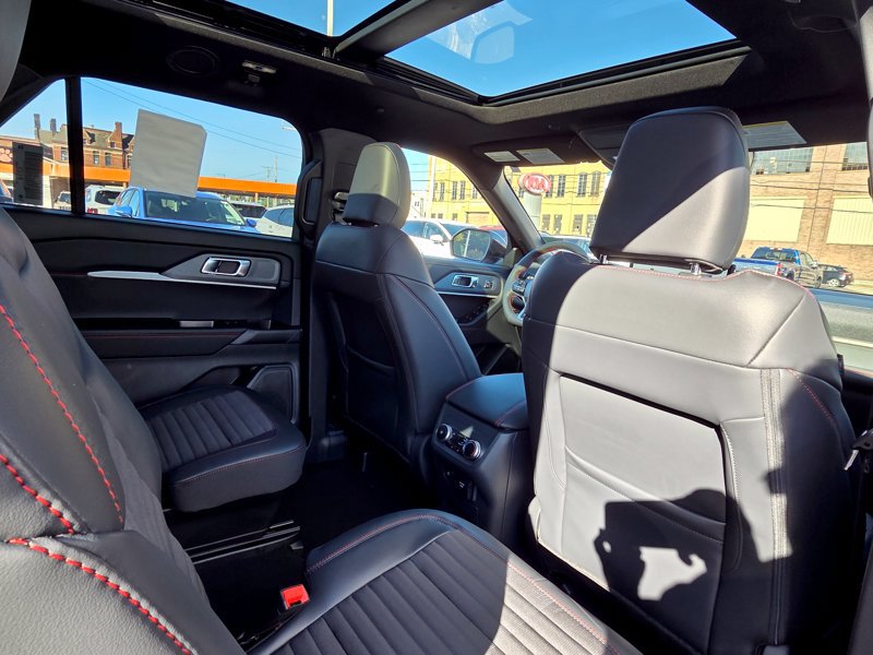 New 2027 Ford Explorer ST-Line w/ Premium Package AWD/4WD image 18