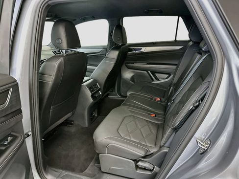 Used 2025 Volkswagen Atlas Cross Sport SE AWD/4WD image 29