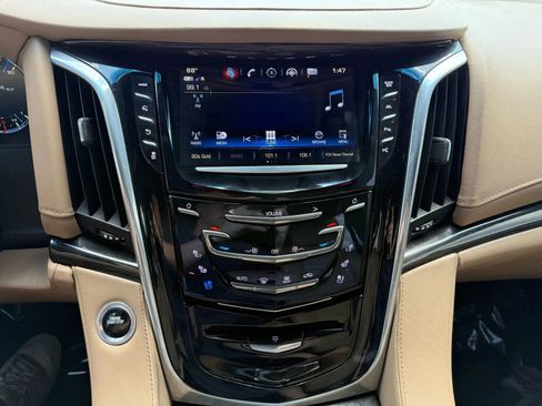 Used 2019 Cadillac Escalade Platinum image 24