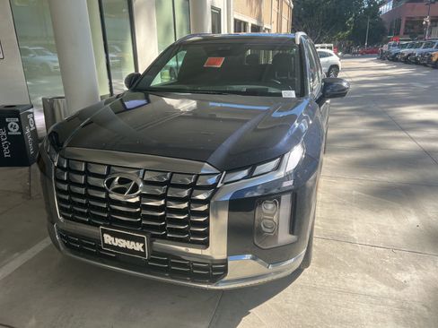 Used 2024 Hyundai Palisade Calligraphy image 2