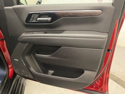 Used 2025 Chevrolet Tahoe LT w/ Comfort Package AWD/4WD image 27