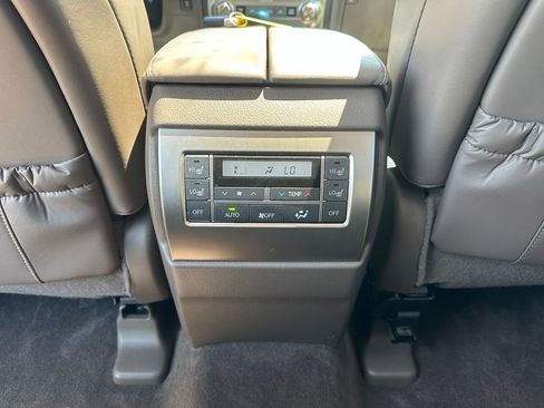 Used 2017 Lexus GX 460 Luxury AWD/4WD image 25