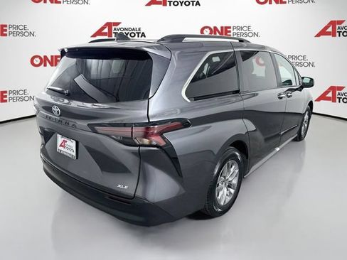 Certified 2025 Toyota Sienna XLE FWD image 8