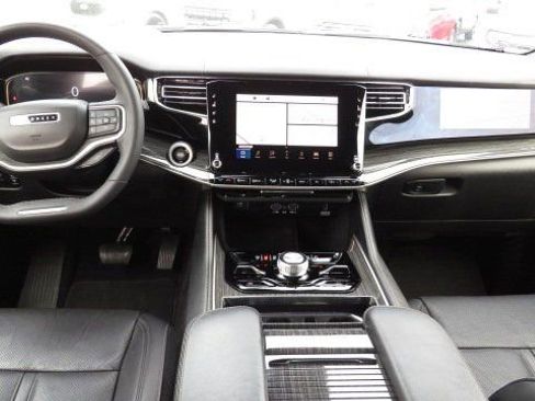 Used 2022 Jeep Wagoneer Series III w/ Premium Group I image 2