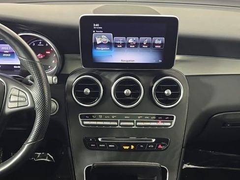 Used 2019 Mercedes-Benz GLC 300 4MATIC image 18