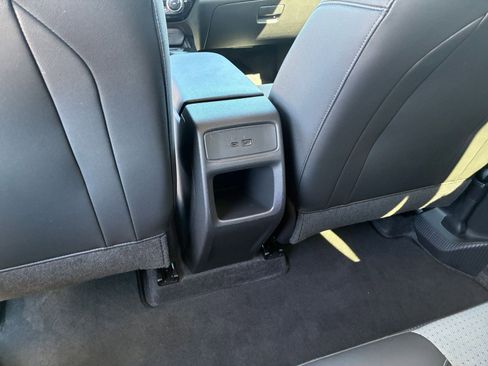 Used 2025 Chevrolet Trax LT w/ LT Convenience Package image 17