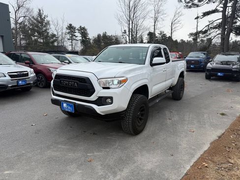 Used 2017 Toyota Tacoma SR w/ SR Convenience Package image 2