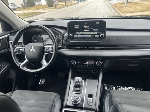 Used 2022 Mitsubishi Outlander SE image 13