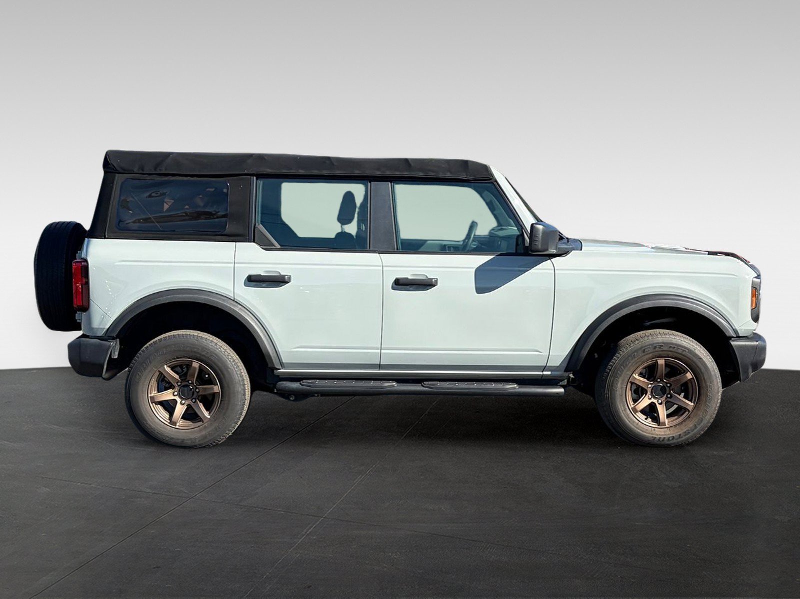 Used 2022 Ford Bronco 4-Door AWD/4WD image 4