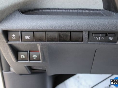 Used 2023 Toyota Sienna XLE AWD/4WD image 18