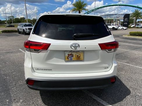Used 2019 Toyota Highlander SE image 10