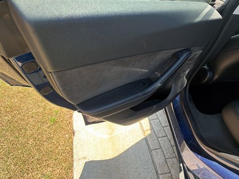 Used 2022 Tesla Model Y Performance image 23