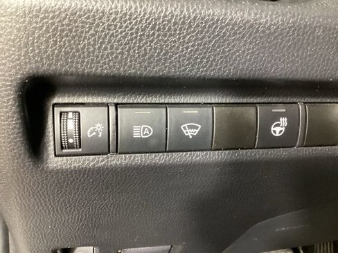 Used 2021 Toyota RAV4 XLE w/ XLE Grade Weather Package AWD/4WD image 18