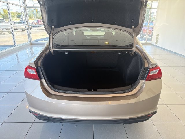 Used 2018 Chevrolet Malibu LT FWD image 15