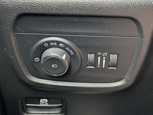 Used 2023 Jeep Grand Cherokee Limited RWD image 19