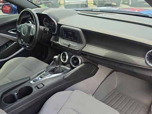 Used 2021 Chevrolet Camaro LT RWD image 7