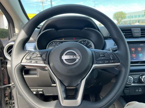 Used 2025 Nissan Versa SV image 27