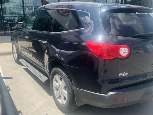 Used 2011 Chevrolet Traverse LT w/ Personal Connectivity Package FWD image 2