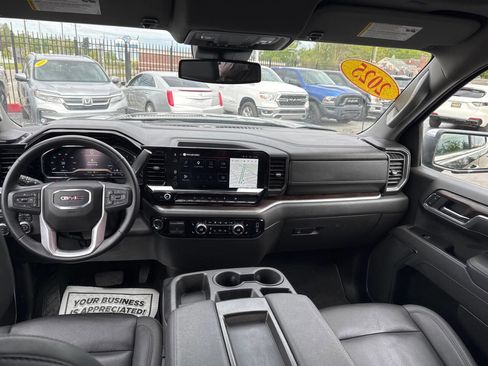 Used 2025 GMC Sierra 1500 SLT AWD/4WD image 12