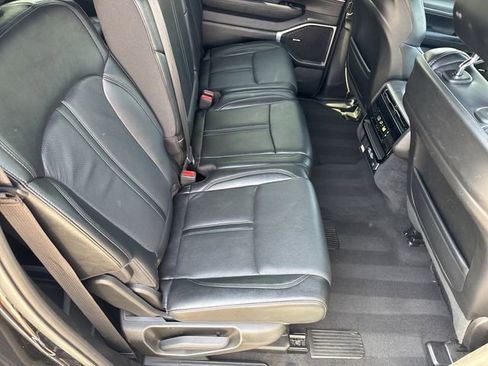 Used 2024 Jeep Wagoneer L Series III w/ Flexible Seating Group image 15