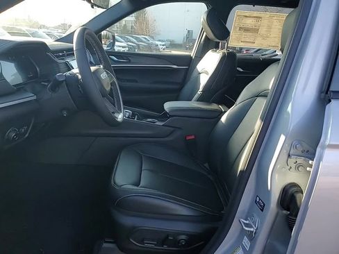 New 2025 Jeep Grand Cherokee Limited w/ Luxury Tech Group II image 11