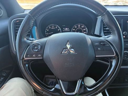 Used 2018 Mitsubishi Outlander LE image 10