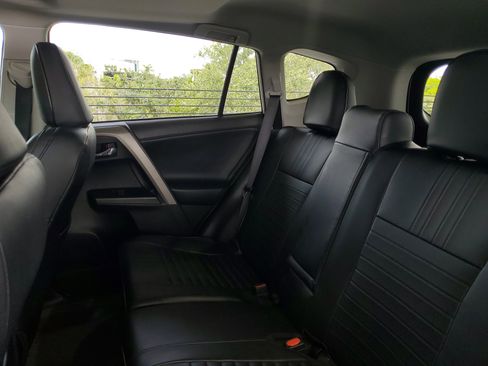 Used 2018 Toyota RAV4 XLE w/ Plus Extra Value Package FWD image 8