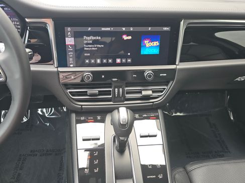 Certified 2026 Porsche Macan AWD/4WD image 27