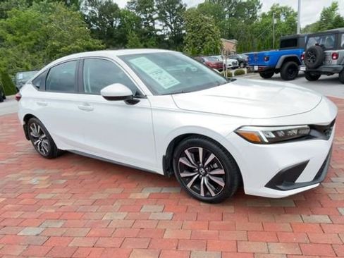 Certified 2024 Honda Civic EX-L image 3