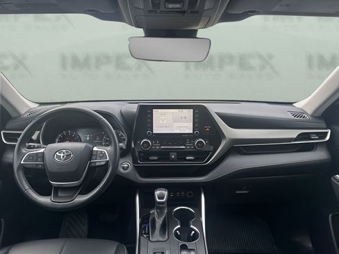 Used 2022 Toyota Highlander XLE image 15