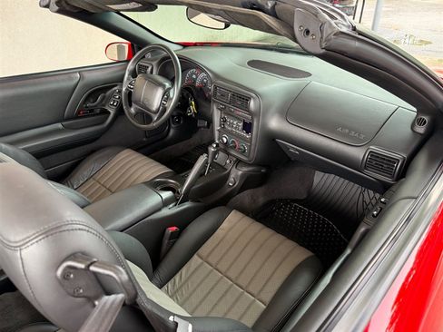 Used 2002 Chevrolet Camaro Z28 w/ SS Performance/Appearance Pkg RWD image 4