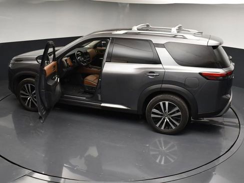 Used 2023 Nissan Pathfinder Platinum AWD/4WD image 43