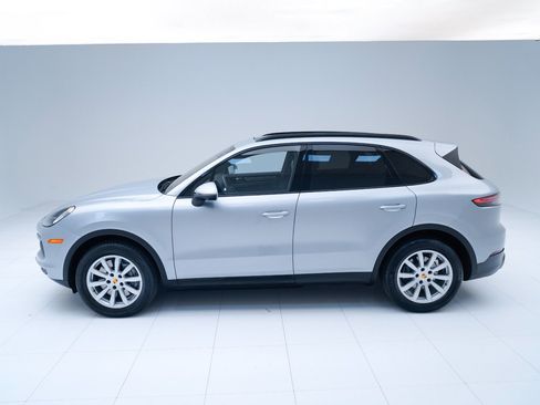 Used 2022 Porsche Cayenne image 2