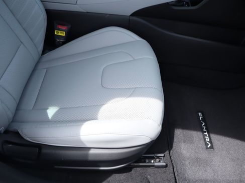 New 2026 Hyundai Elantra Limited FWD image 14