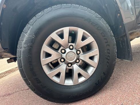 Used 2017 Toyota Tacoma SR5 w/ Tow Package image 31