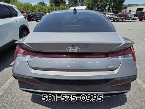 Used 2024 Hyundai Elantra Blue FWD image 3