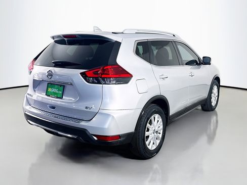 Used 2017 Nissan Rogue SV w/ SV Premium Package image 10