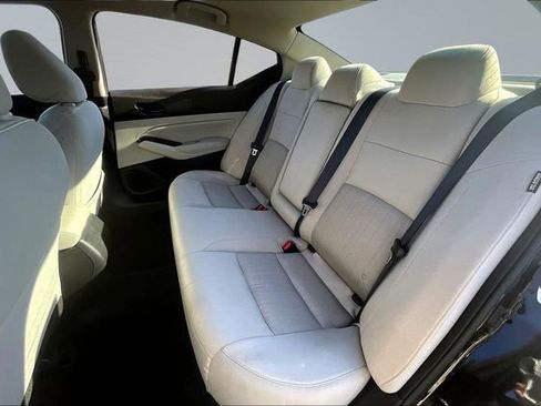 Used 2025 Nissan Altima 2.5 SV FWD image 21