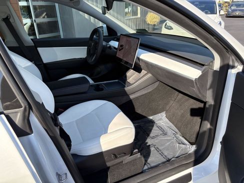 Used 2021 Tesla Model Y Long Range AWD/4WD image 12