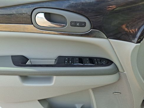 Used 2017 Buick Enclave Premium w/ Experience Buick Package FWD image 13