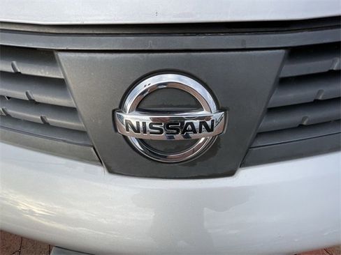 Used 2010 Nissan Versa Sedan image 3