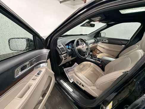 Used 2018 Ford Explorer Limited w/ Equipment Group 301A image 10
