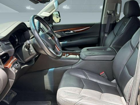 Used 2016 Cadillac Escalade Luxury RWD image 5
